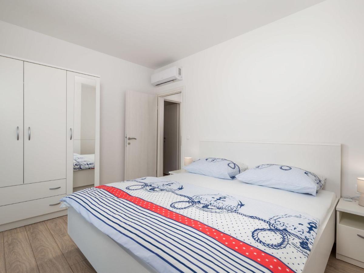 Holiday Home Villa Palma - Krk148 By Interhome Pinezići Eksteriør billede